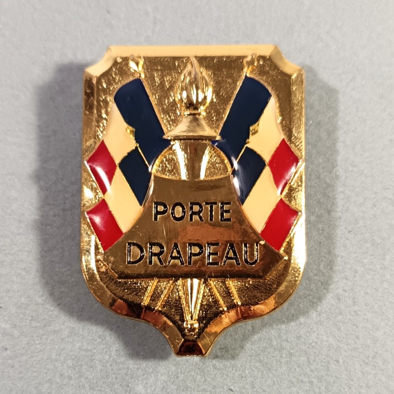 INSIGNE MILITAIRE ANCIEN COMBATTANT PORTE DRAPEAU FABRICATION MOURGEON
